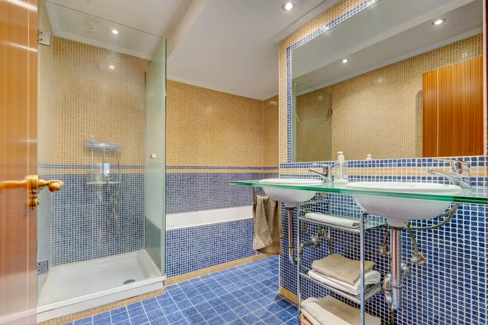 Baño de Piso en venta en Donostia - San Sebastián  con Calefacción, Trastero y Amueblado