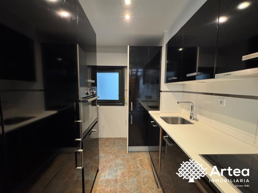 Attic to rent in Astarloa Kalea, Ensanche - Moyua - Diputación