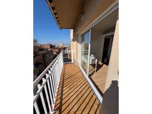 Piso en Venta en Calle Joaquin Costa en Plaça Catalunya - Escola Industrial