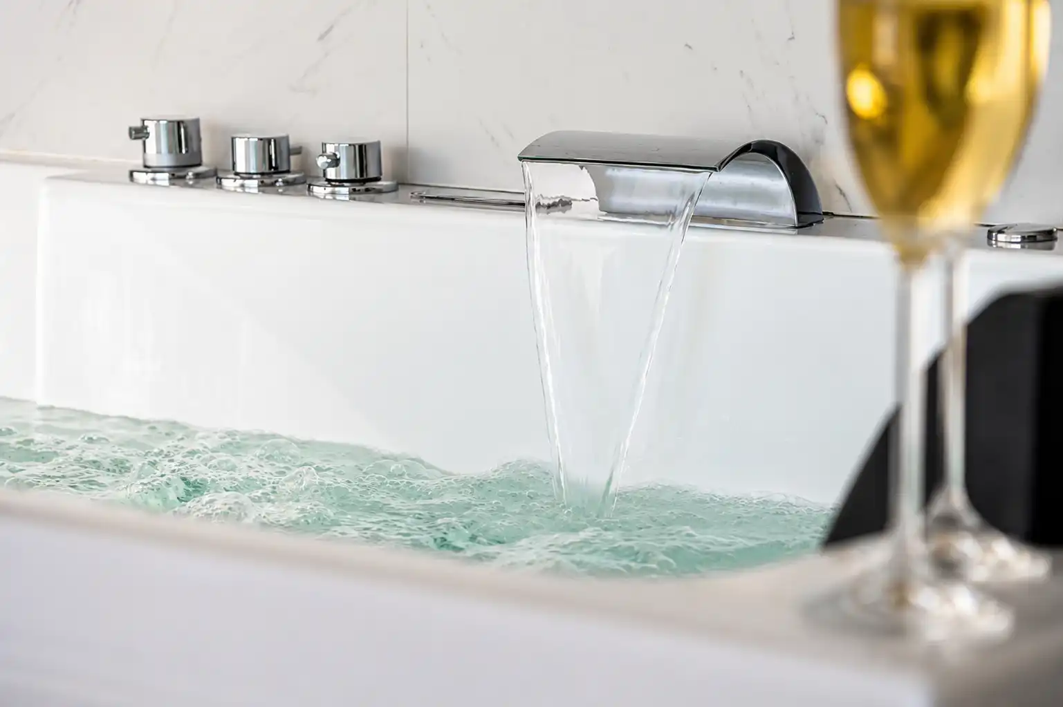 Bathroom of Study for sale in Empuriabrava  with Air Conditioner and Jacuzzi