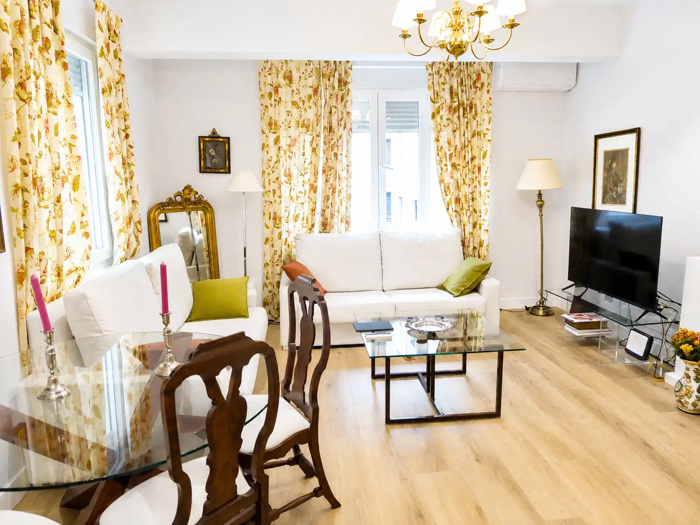 Flat with lift for sale in Calle Juan de Herrera