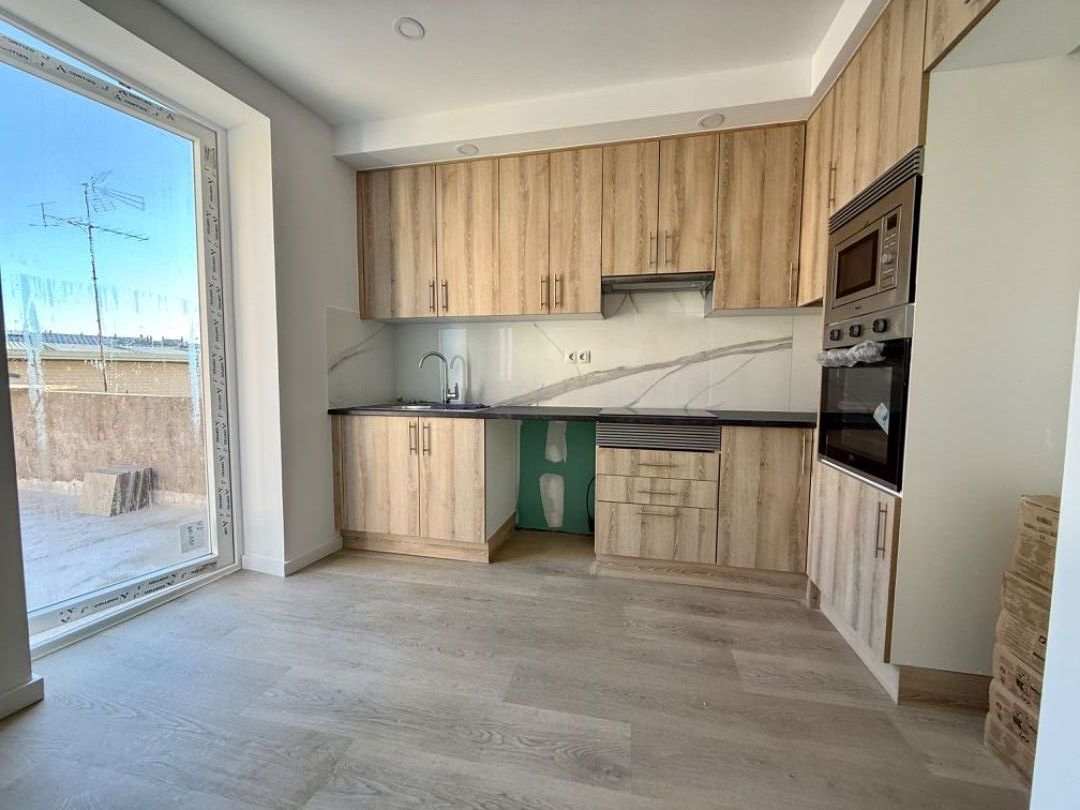 Cuina de Casa adosada en venda en Lugo Capital amb Aire condicionat, Calefacció i Parquet