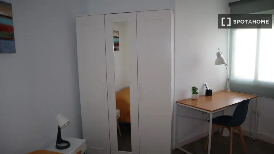 Habitación de Piso de alquiler en Sevilla con Aire acondicionado, Calefacción y Amueblado