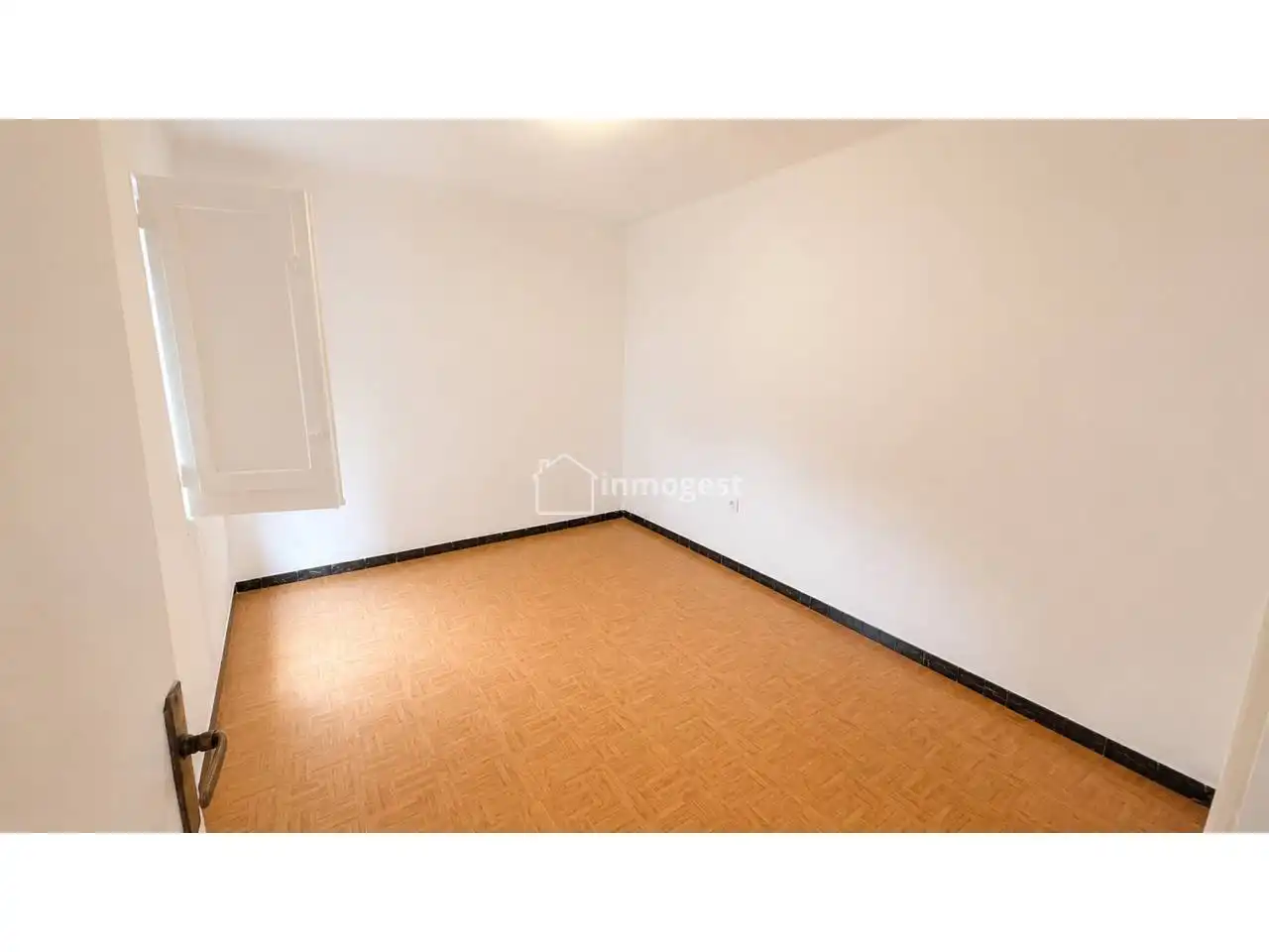 Schlafzimmer von Wohnung zum Verkauf in Salt mit Abstellraum, Möbliert und Balkon