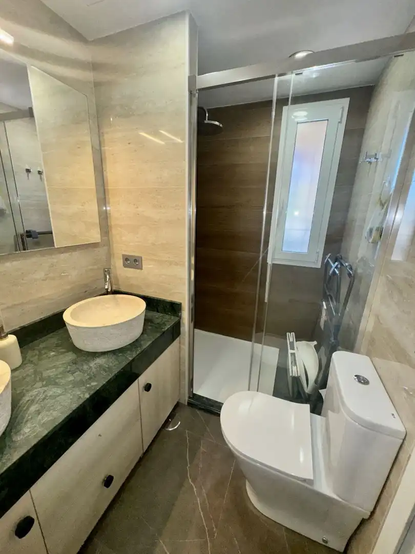 Baño de Piso en venta en Tomares con Aire acondicionado, Calefacción y Piscina comunitaria