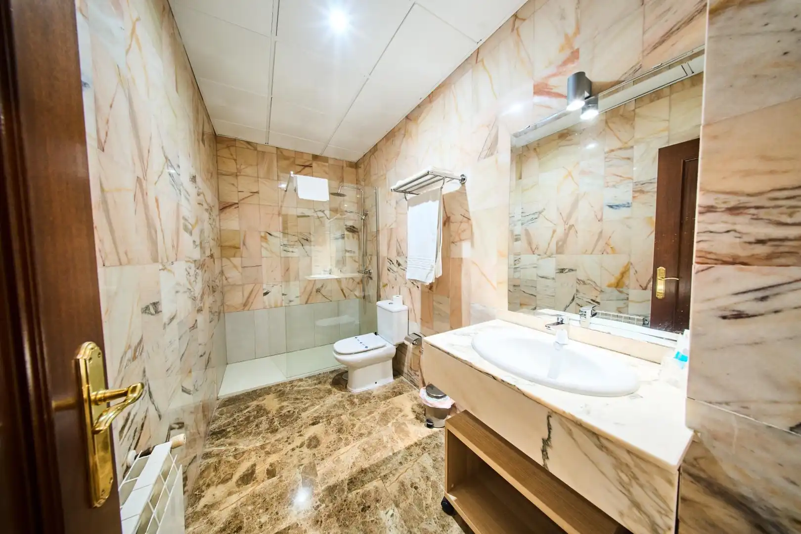 Bathroom of Buildings for sale in Quesada