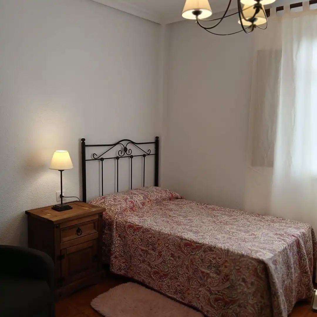 Bedroom of Flat for rent in Plasencia  with Furnished, Oven and Washing machine