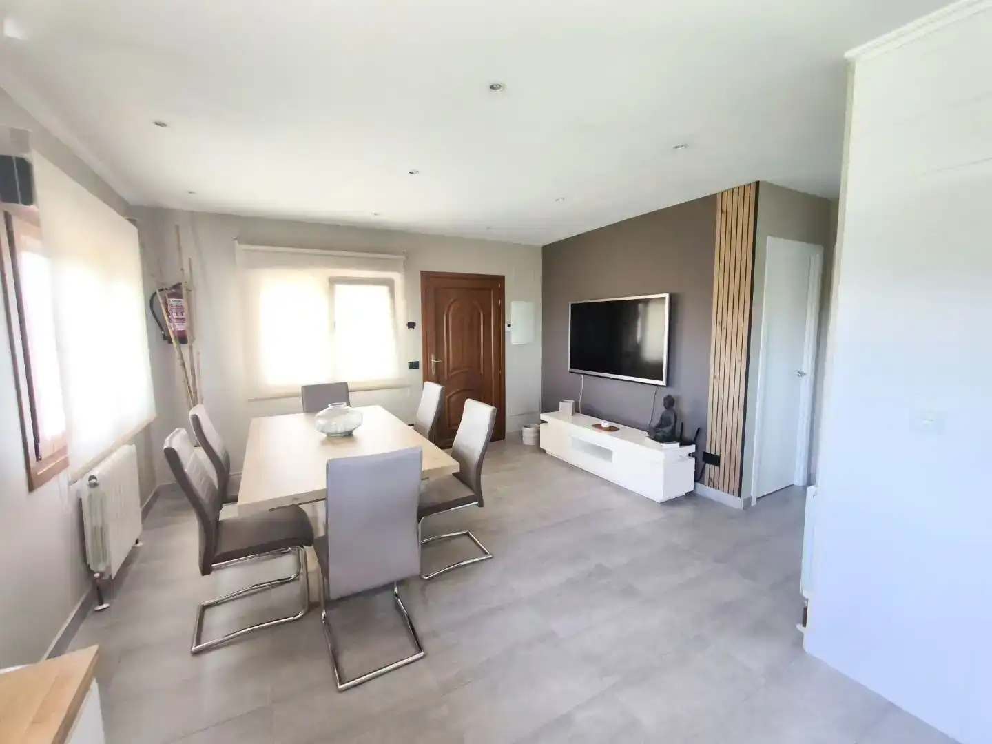 Comedor de Piso en venta en Gijón  con Jardín privado, Trastero y Piscina