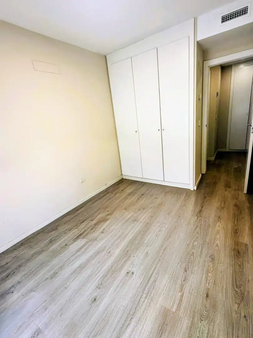 Bedroom of Flat for sale in Madrid  with Air Conditioner, Heating and Private garden