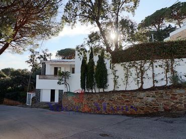 Casa amb balcó en venda a Carrer Beleser