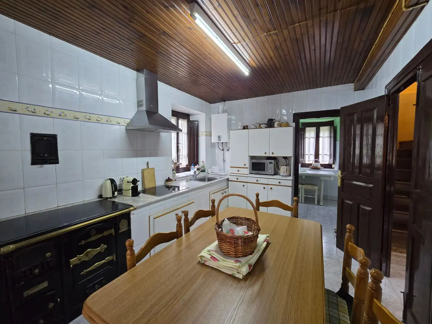 Cuina de Casa o xalet en venda en Llanes amb Calefacció, Terrassa i Traster