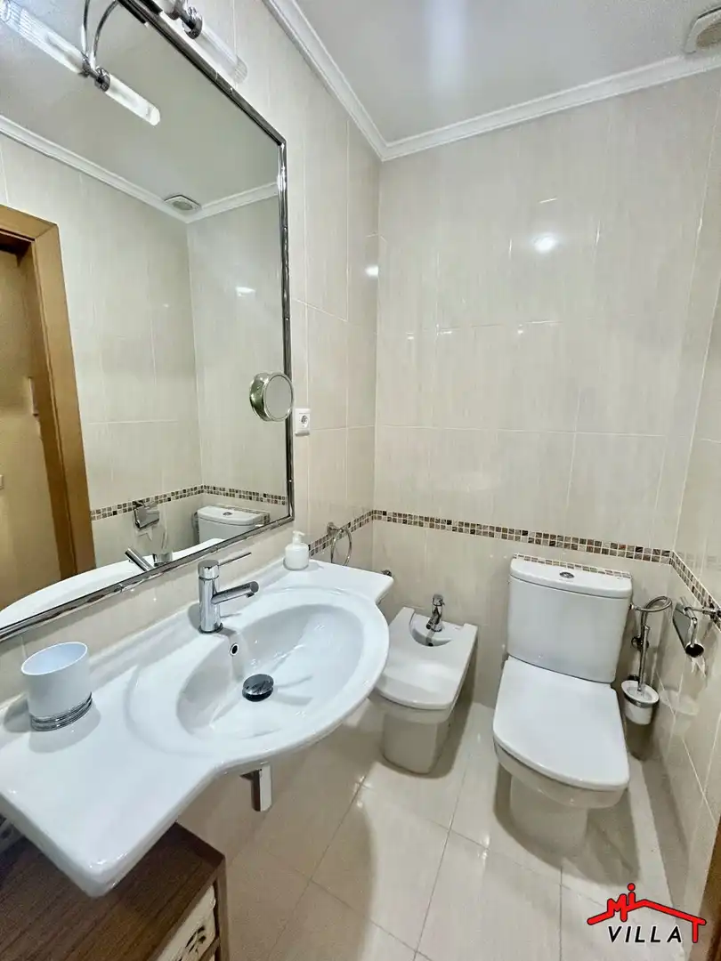 Baño de Piso en venta en Laredo con Parquet y Amueblado