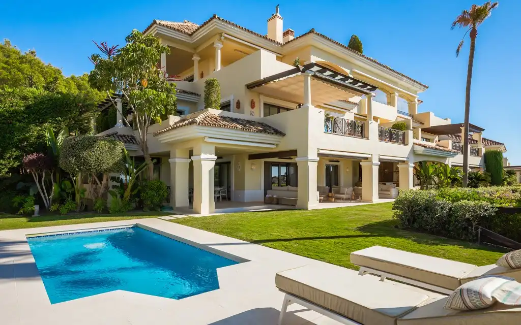 Apartment mit Pool zum Verkauf in Nueva Andalucía