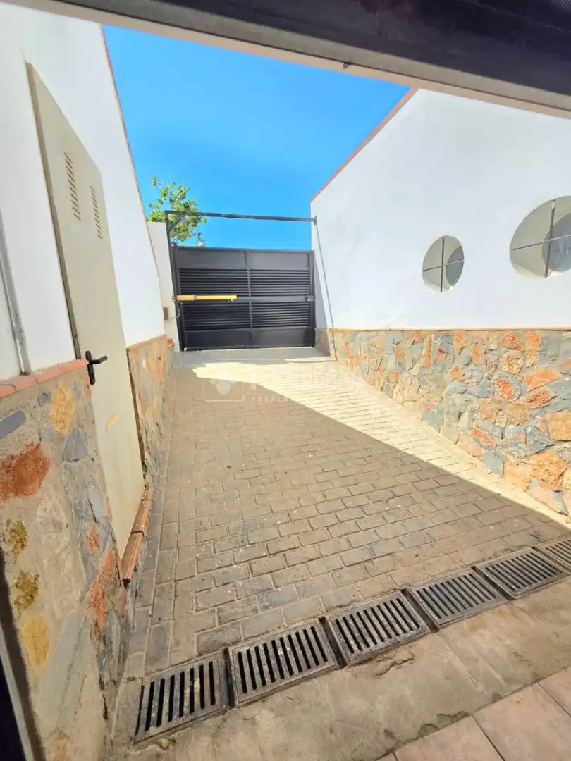 Parkplatz von Haus oder Chalet zum Verkauf in Almería mit Klimaanlage, Privatgarten und Terrasse