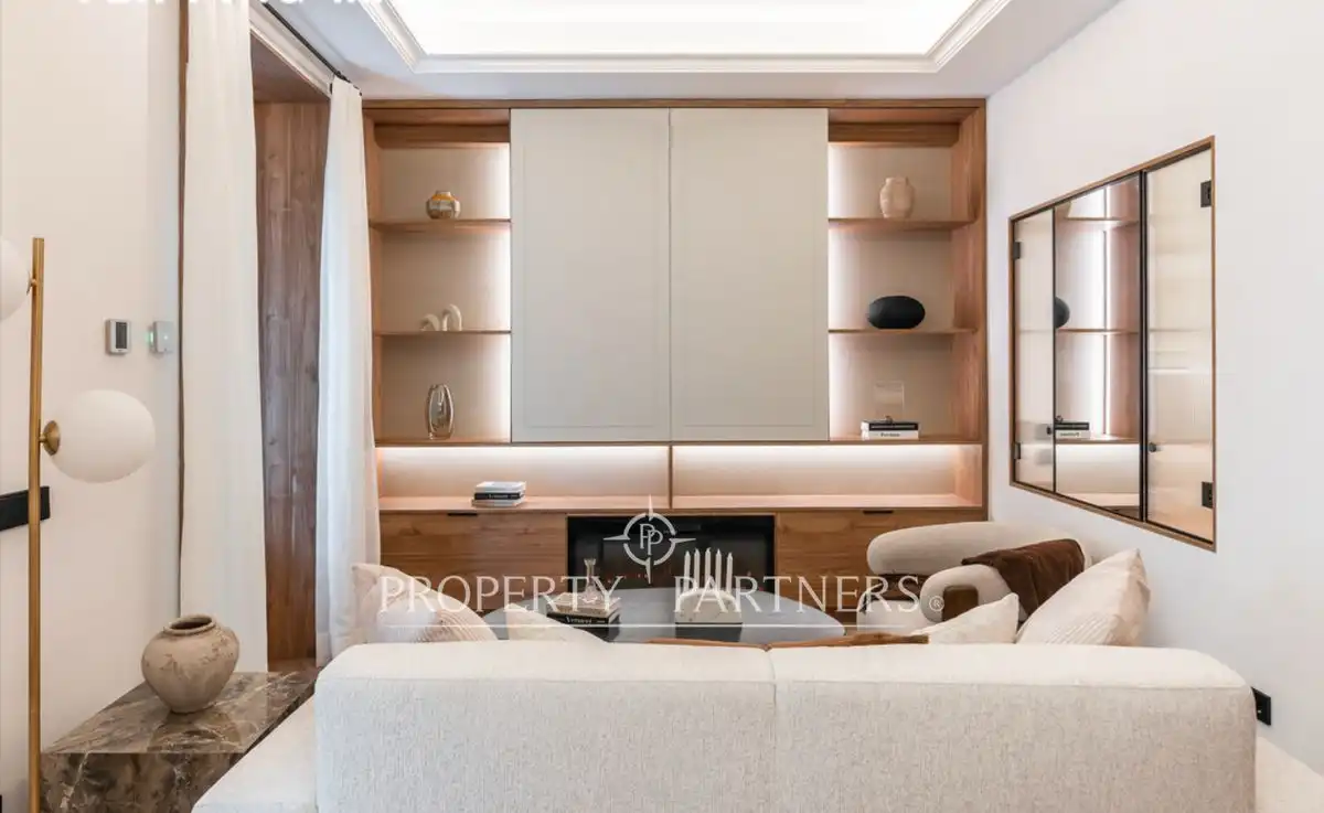 Living room of Apartments for sale in  Madrid Capital  with Air Conditioner and Heating