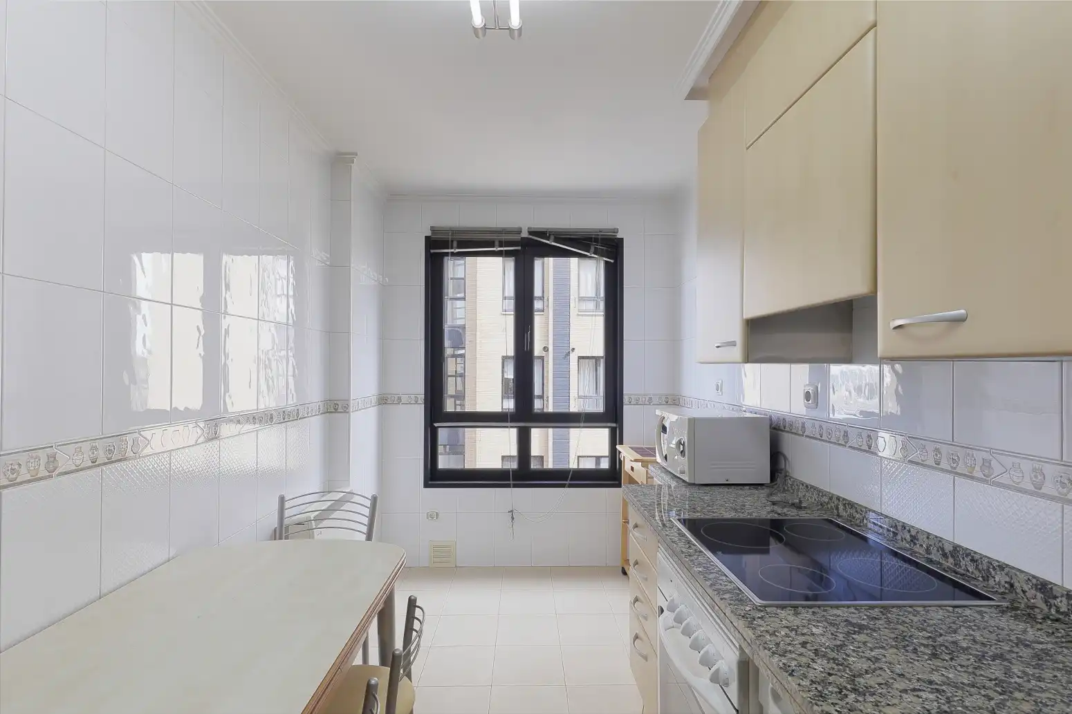 Cocina de Piso en venta en Gijón  con Calefacción, Parquet y Trastero