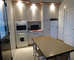 Cuina de Casa o xalet en venda en Ourense Capital  amb Jardí privat, Traster i Moblat