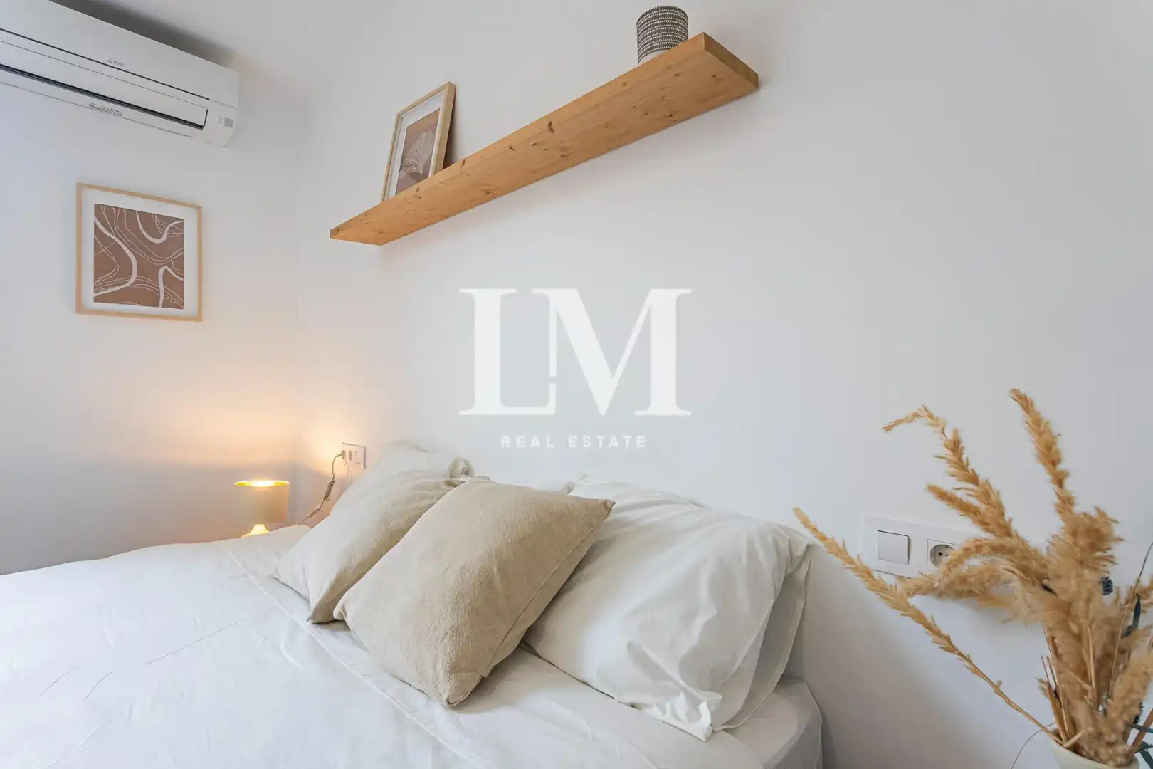 Dormitori de Apartament de lloguer en Barcelona amb Aire condicionat, Calefacció i Moblat