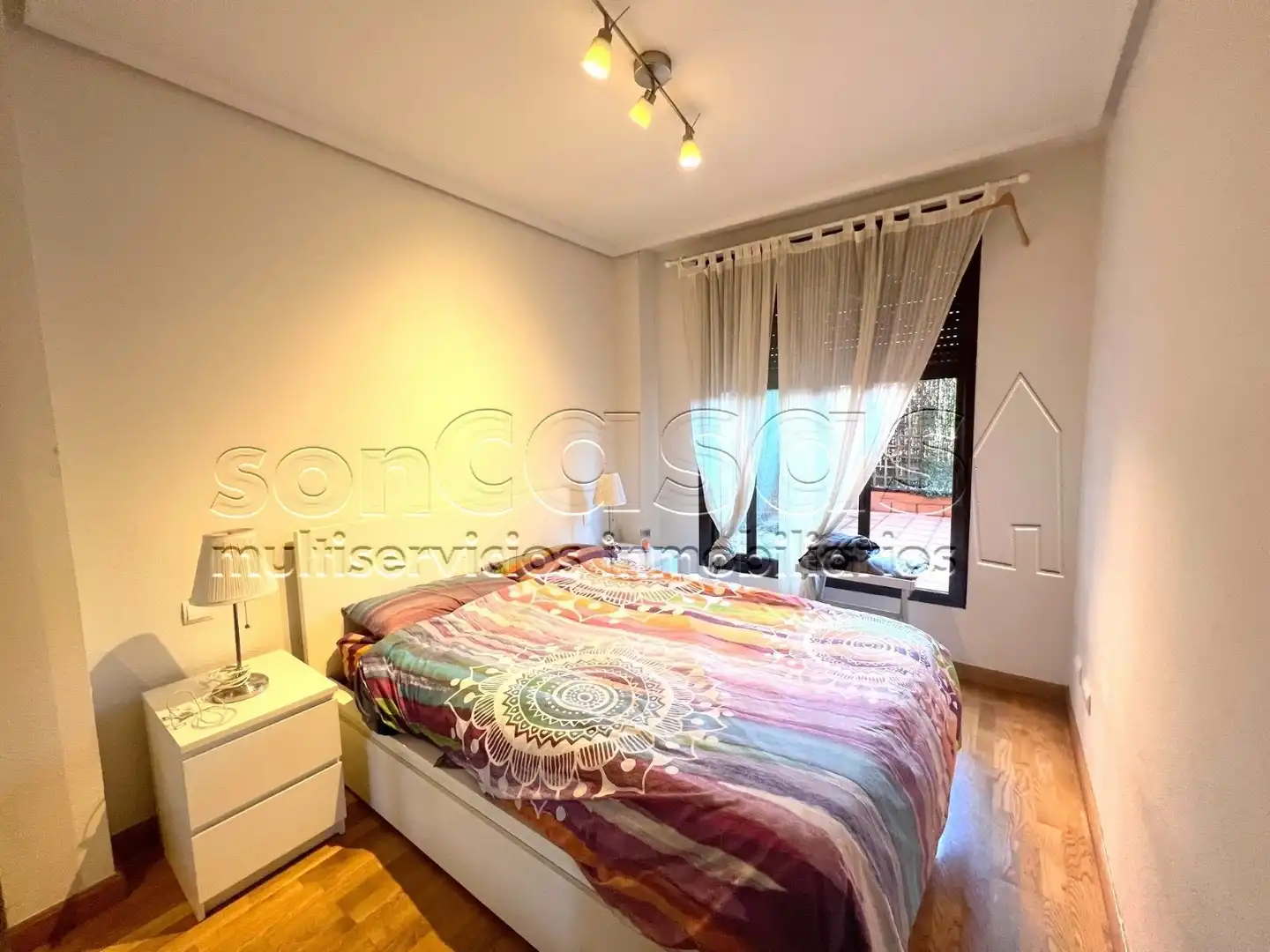 Dormitori de Apartament en venda en Madrid amb Aire condicionat, Calefacció i Jardí privat