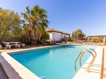 Casa rústica con piscina en venta en 42 Carril Gaviota #19