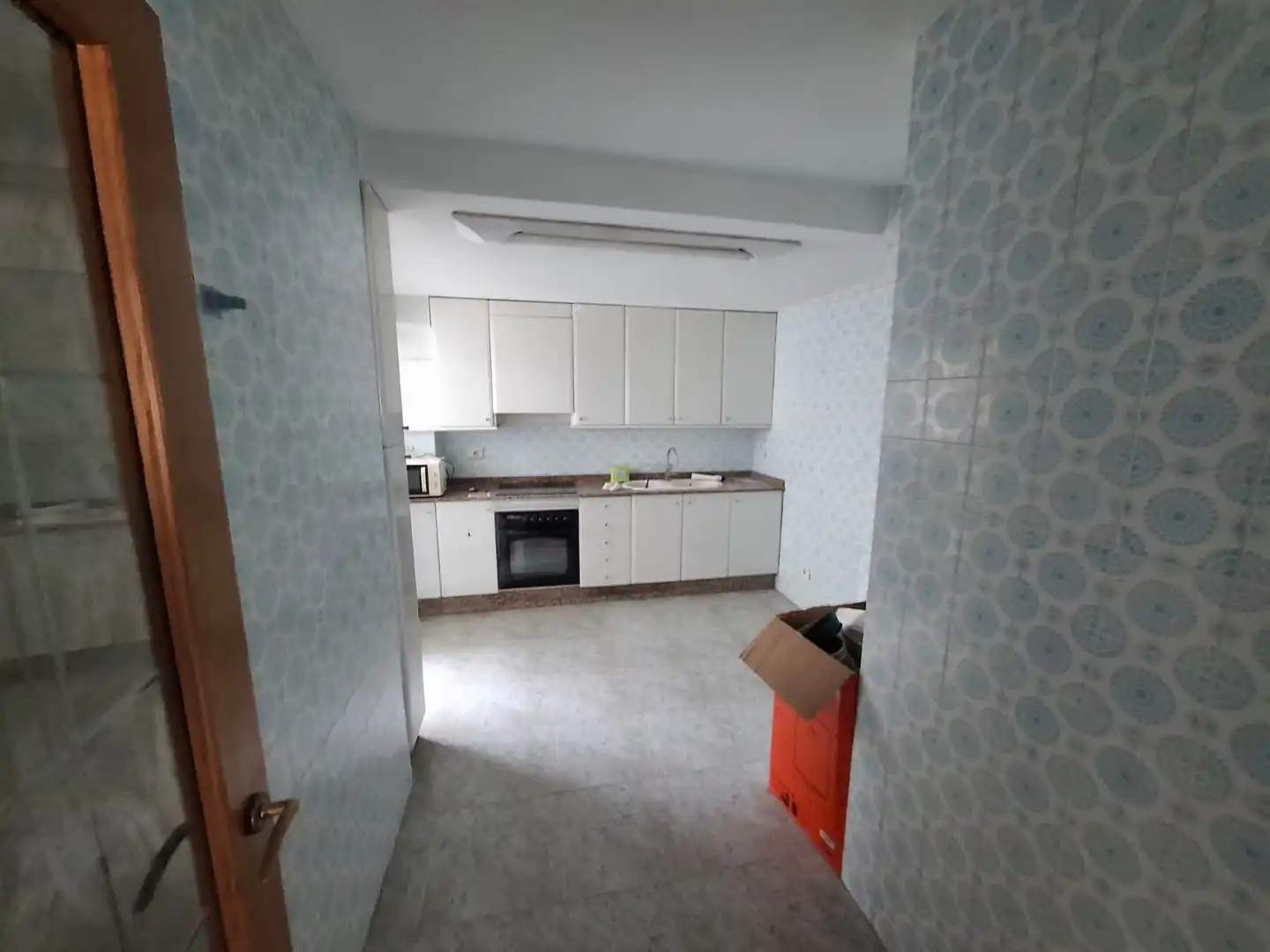 Kitchen of Flat for rent in Valencia  with Air Conditioner, Private garden and Balcony