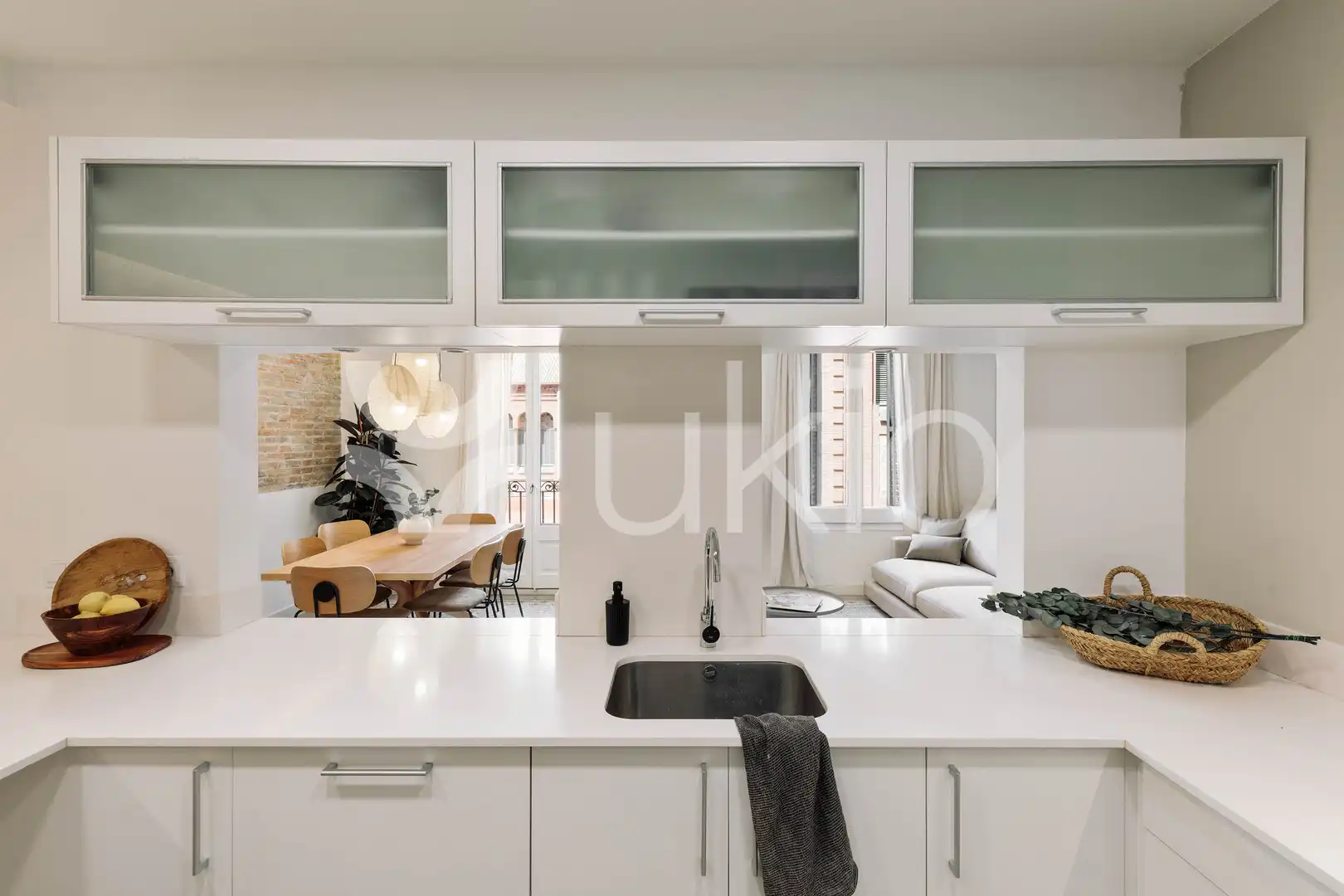 Cuina de Apartament de lloguer en Barcelona amb Aire condicionat, Calefacció i Moblat