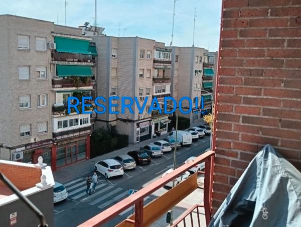 Vista exterior de Pis en venda en Móstoles amb Calefacció, Jardí privat i Parquet