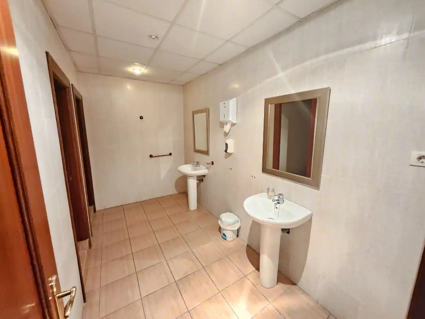 Baño de Oficina de alquiler en Abadiño  con Aire acondicionado, Calefacción y Internet