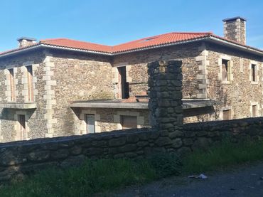 Casa rústica con jardín en venta en Valdoviño