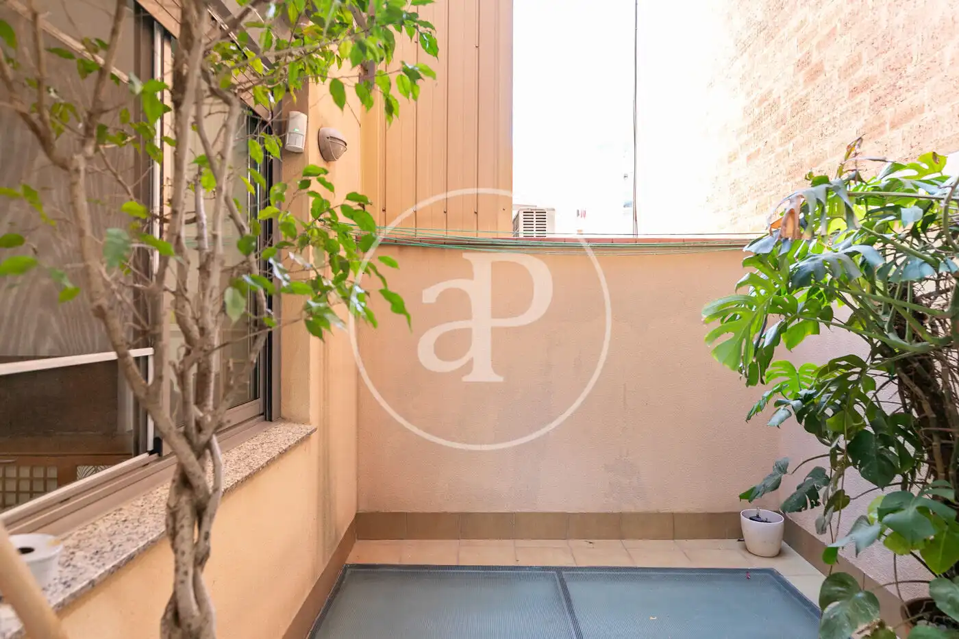 Casa adosada en venta en Passatge de Puigmadrona, El Camp de l'Arpa del Clot