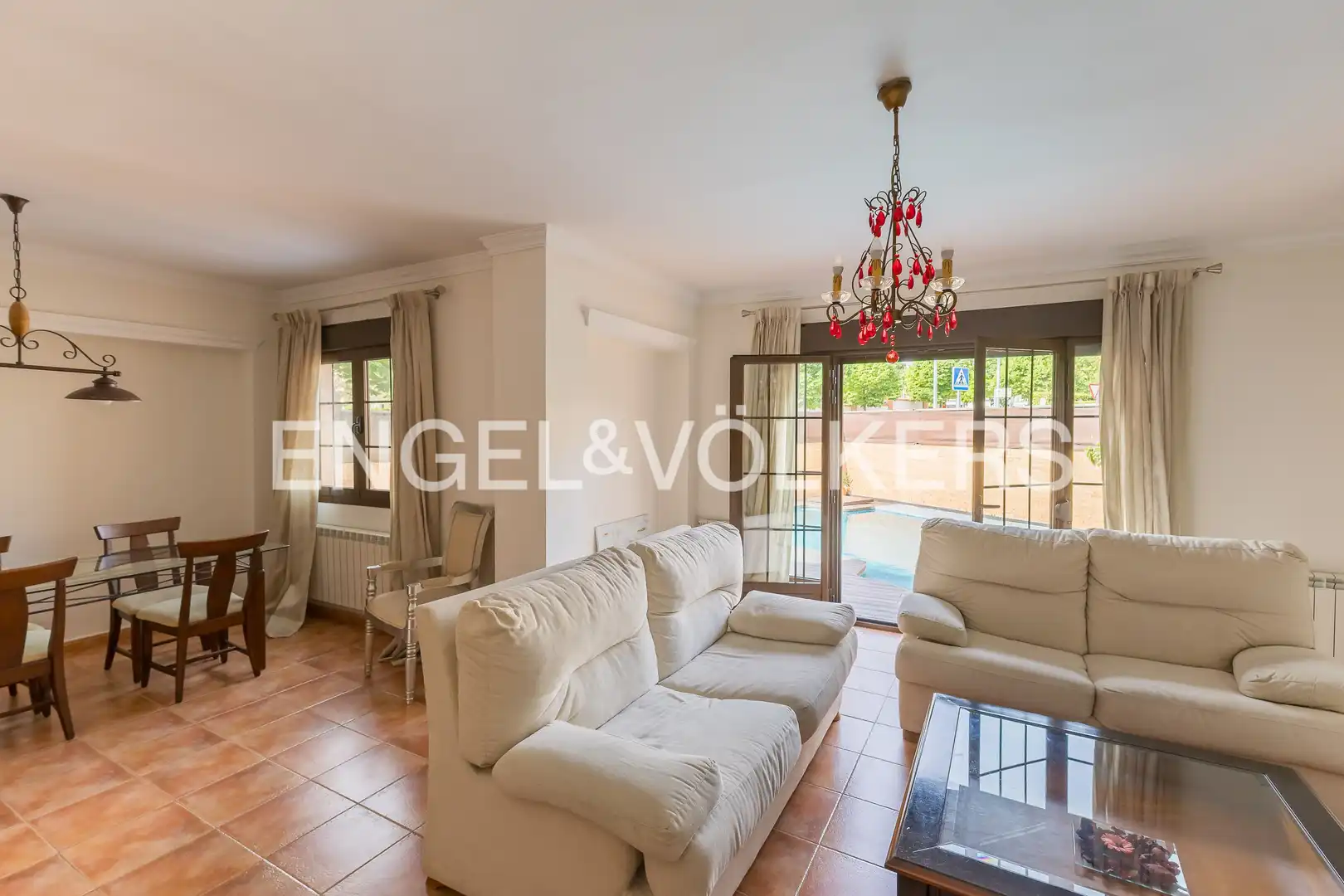 Sala d'estar de Casa adosada en venda en Cubas de la Sagra amb Aire condicionat, Calefacció i Jardí privat