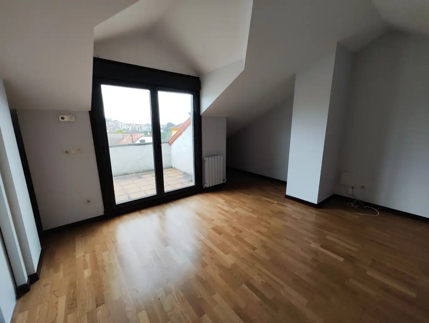 Habitación de Casa adosada en venta en Vigo  con Jardín privado, Parquet y Terraza