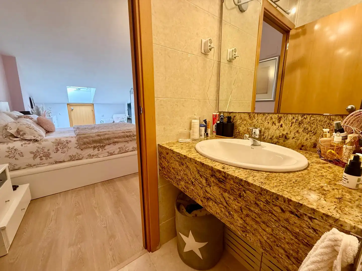 Baño de Dúplex en venta en Cornellà de Llobregat con Balcón