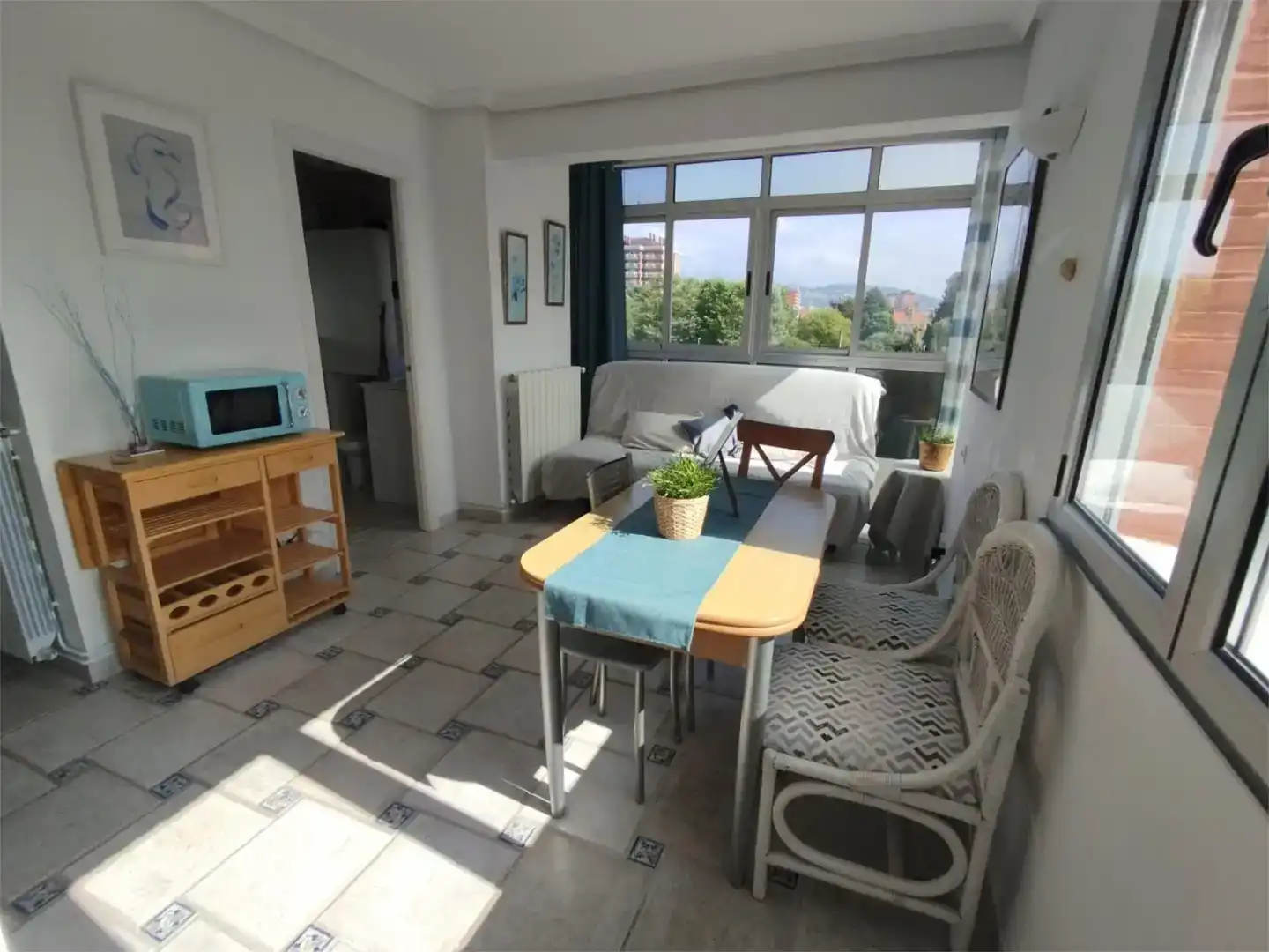 Sala de estar de Apartamento de alquiler en Laredo con Amueblado, Lavadora y Microondas