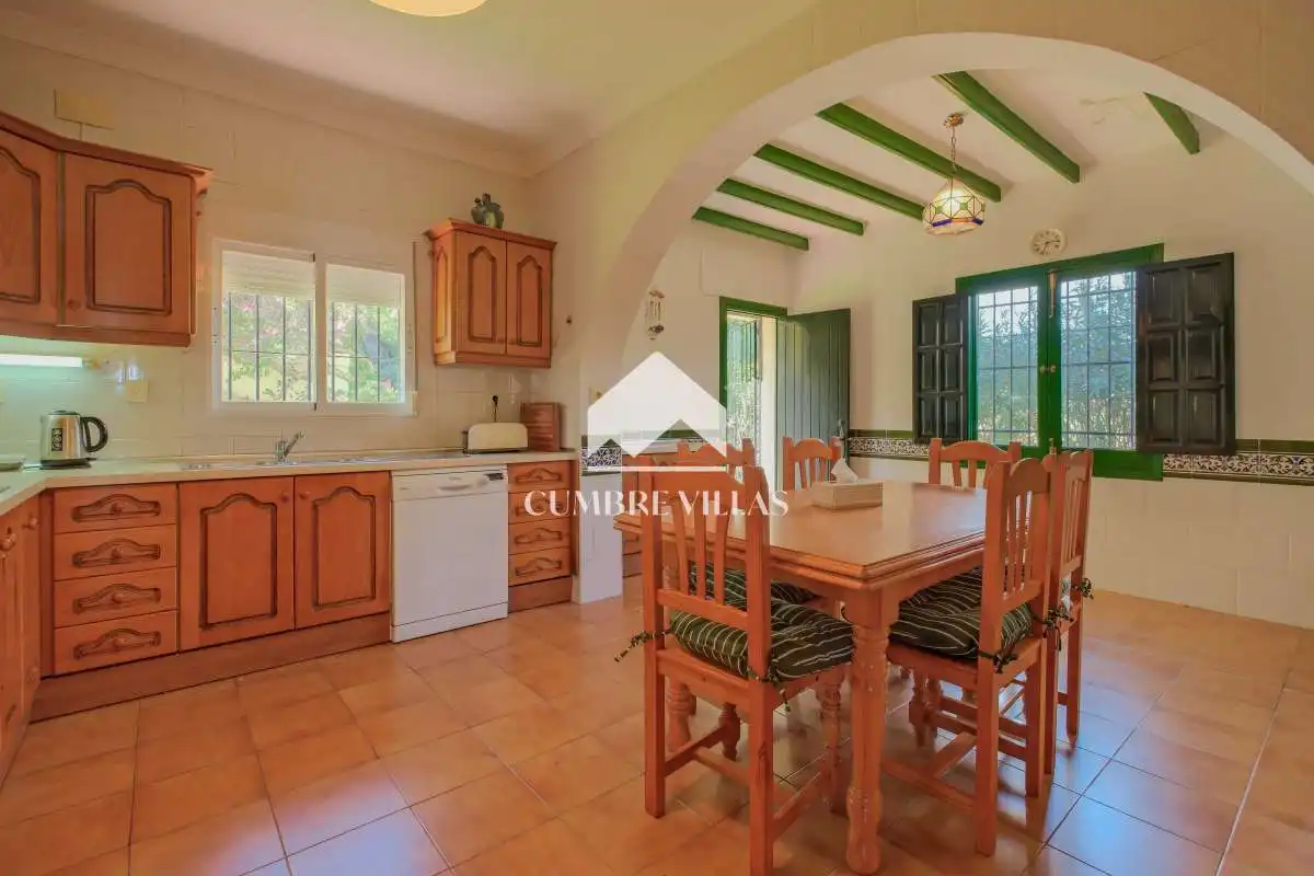 Cuina de Casa o xalet en venda en Nerja amb Jardí privat i Terrassa