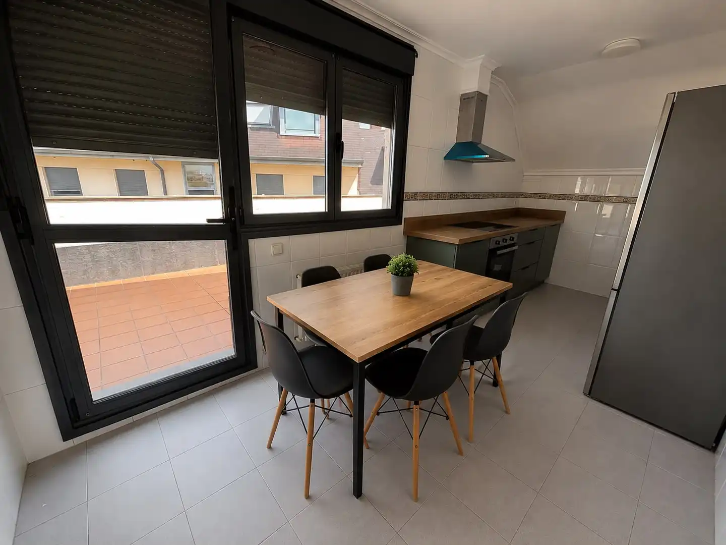 Cuina de Àtic de lloguer en Oviedo  amb Calefacció, Parquet i Terrassa