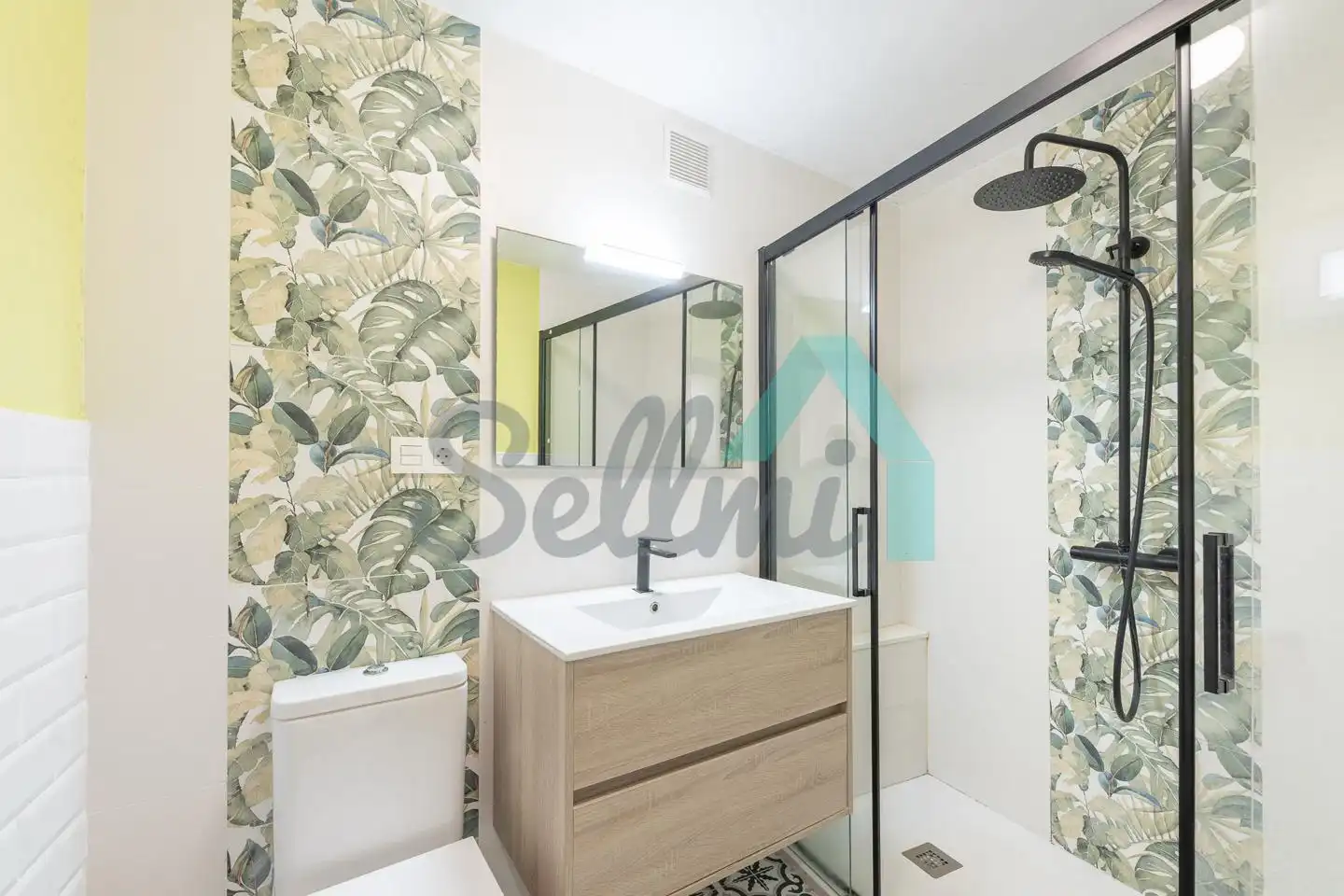 Bathroom of Flat for rent in Gijón   with Heating, Parquet flooring and Furnished