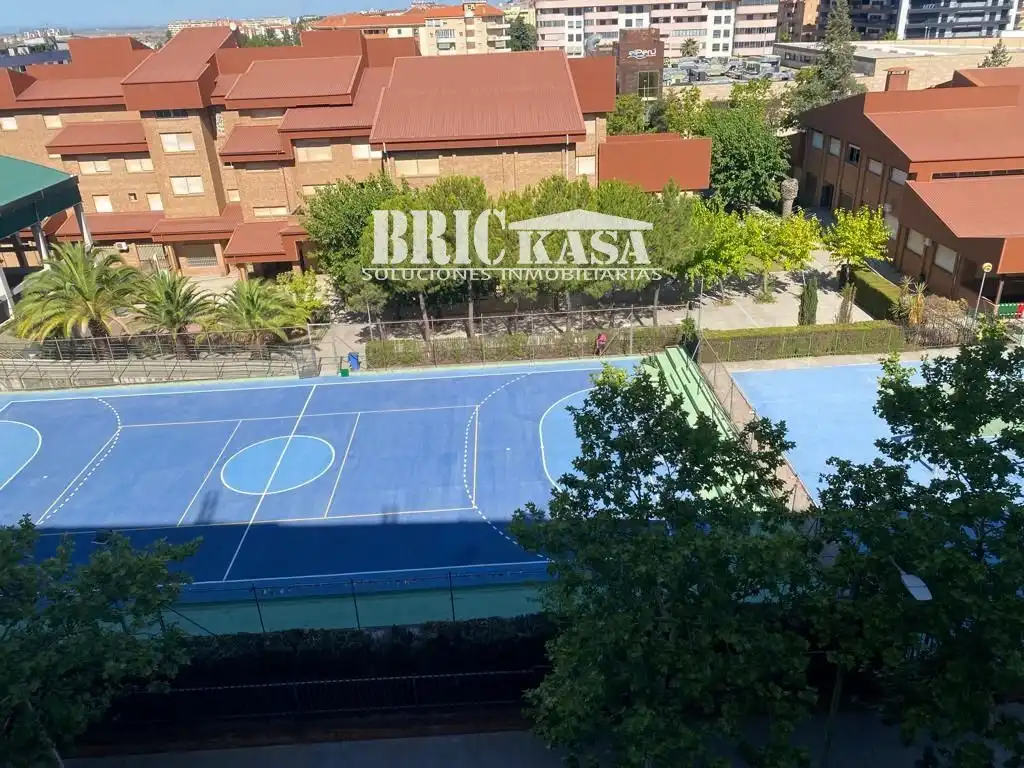 Außenansicht von Dachboden zur Miete in Cáceres mit Heizung, Terrasse und Möbliert