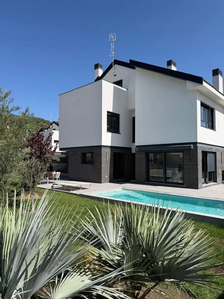 Doppelhaushälfte mit Pool zum Verkauf in Calle Pío Baroja, imagen 2