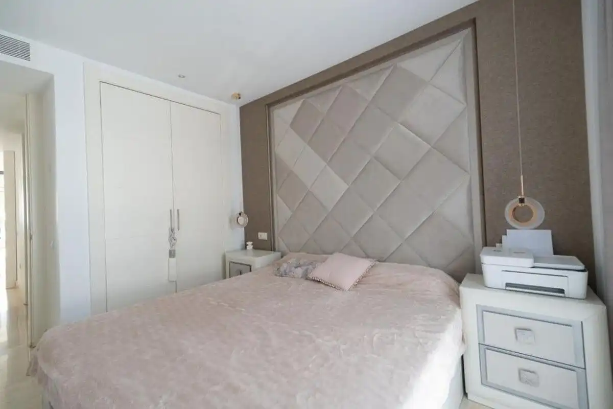 Schlafzimmer von Wohnungen zur Miete in Manilva mit Klimaanlage, Heizung und Terrasse