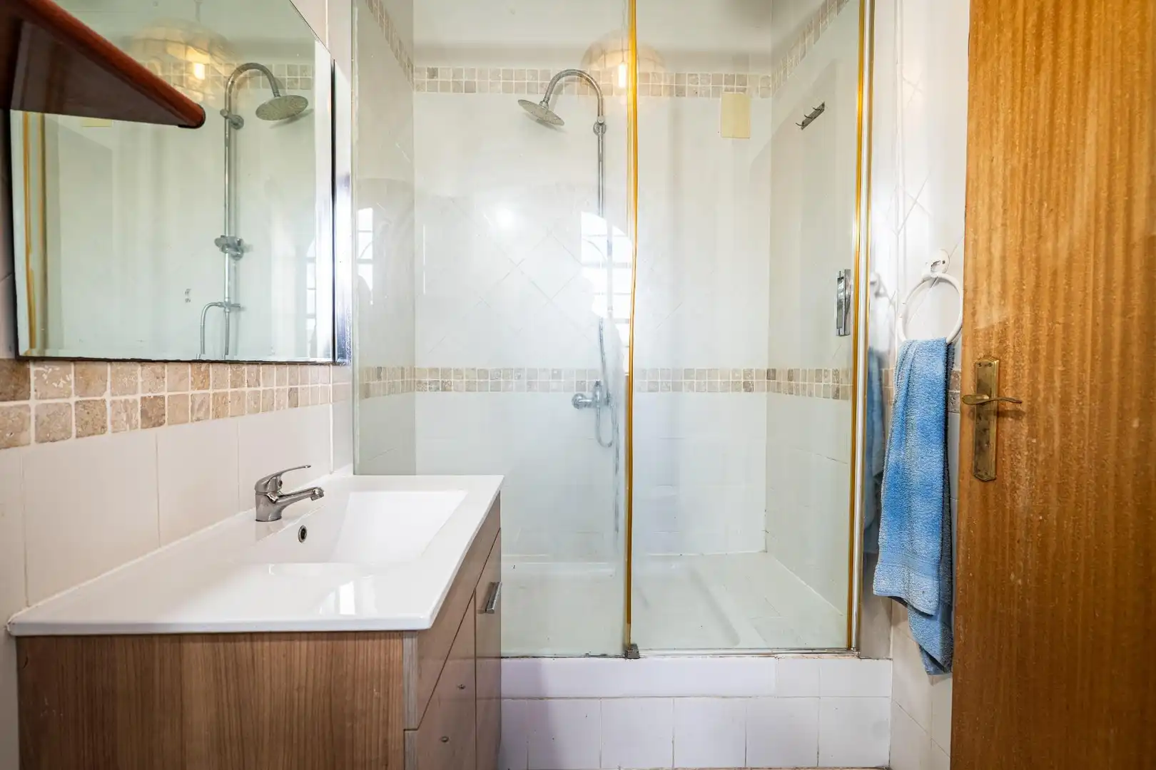 Bany de Casa o xalet en venda en Tomares amb Jardí privat, Terrassa i Traster