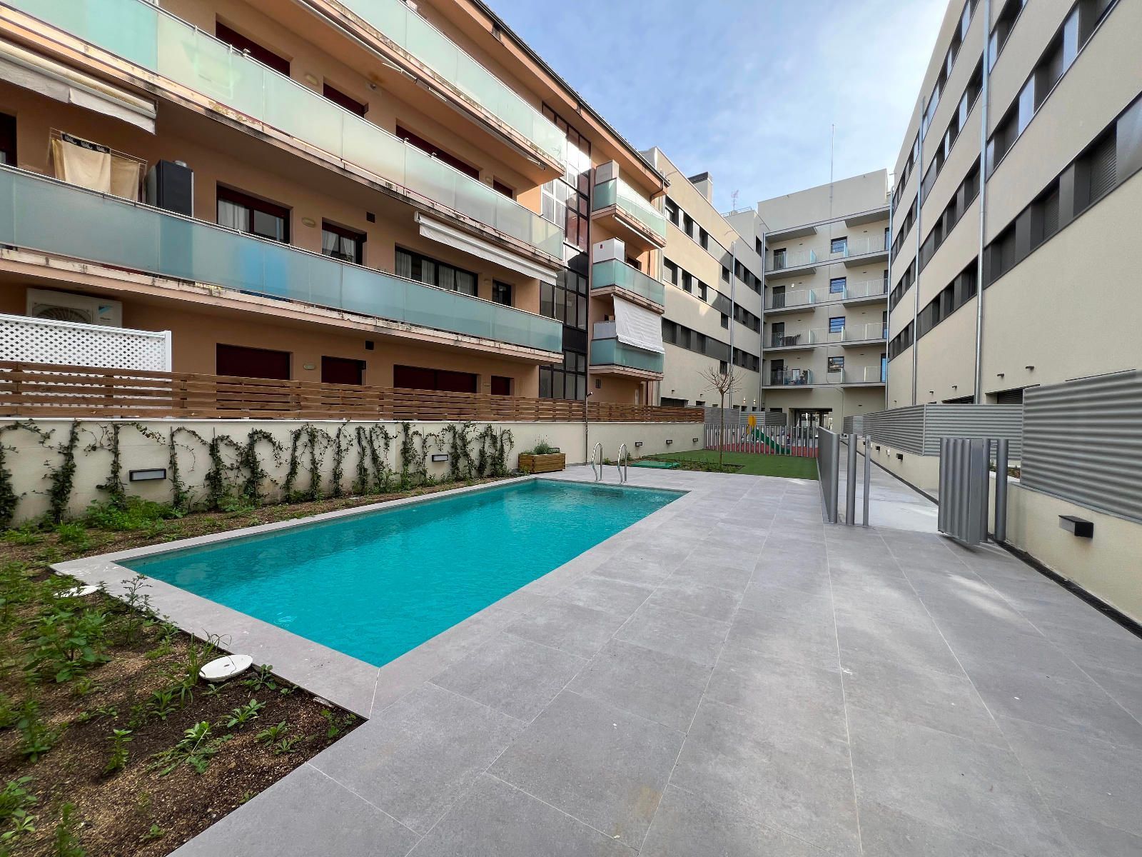 Piscina de Ático de alquiler en Girona Capital con Aire acondicionado, Terraza y Trastero