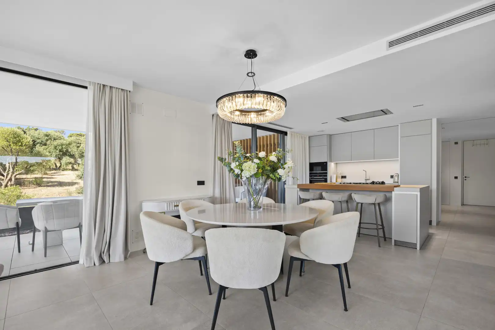 Esszimmer von Wohnungen zum Verkauf in Sotogrande mit Klimaanlage, Terrasse und Abstellraum