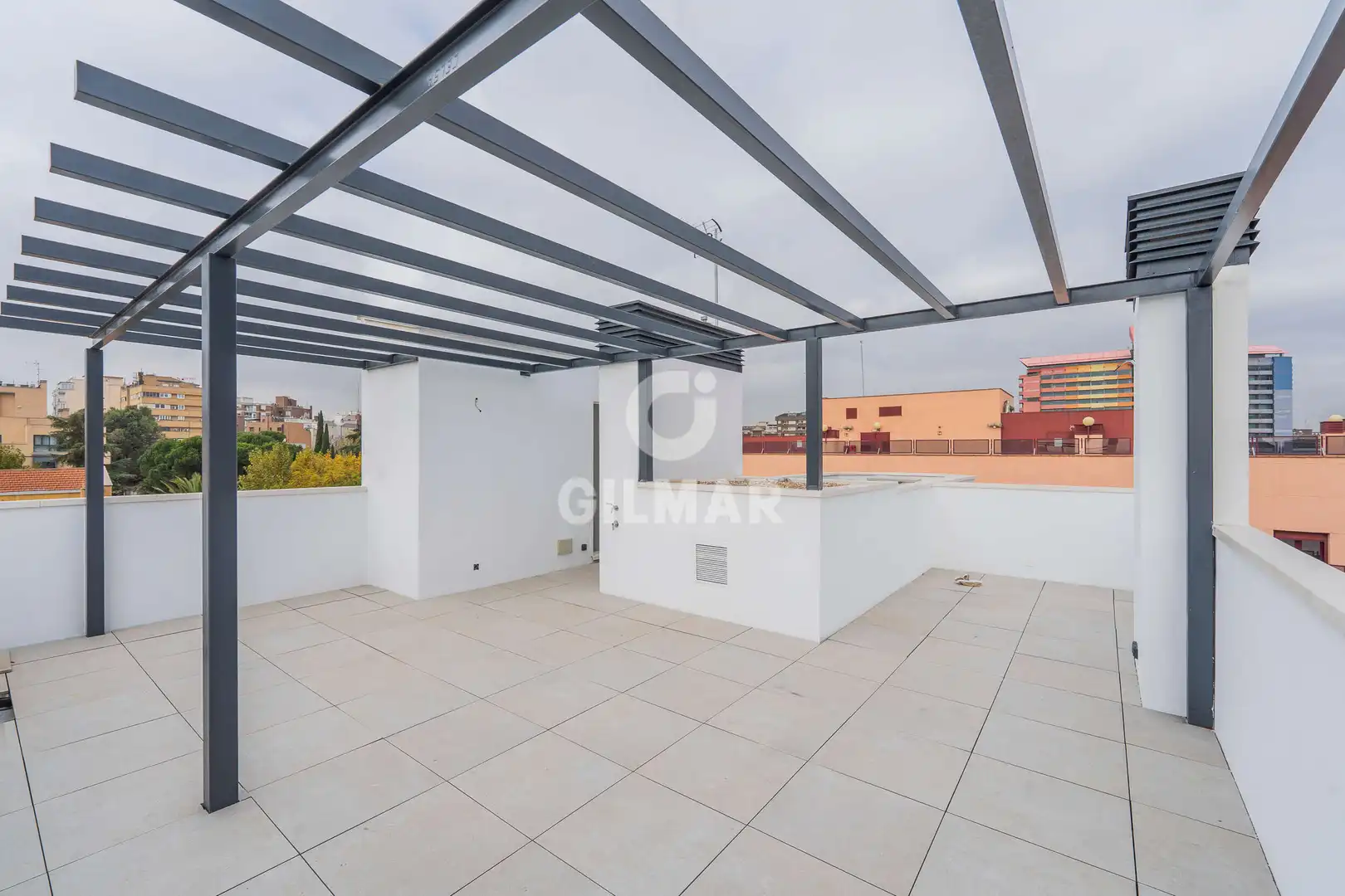 Terraza de Ático en venta en Madrid con Calefacción, Trastero y Balcón