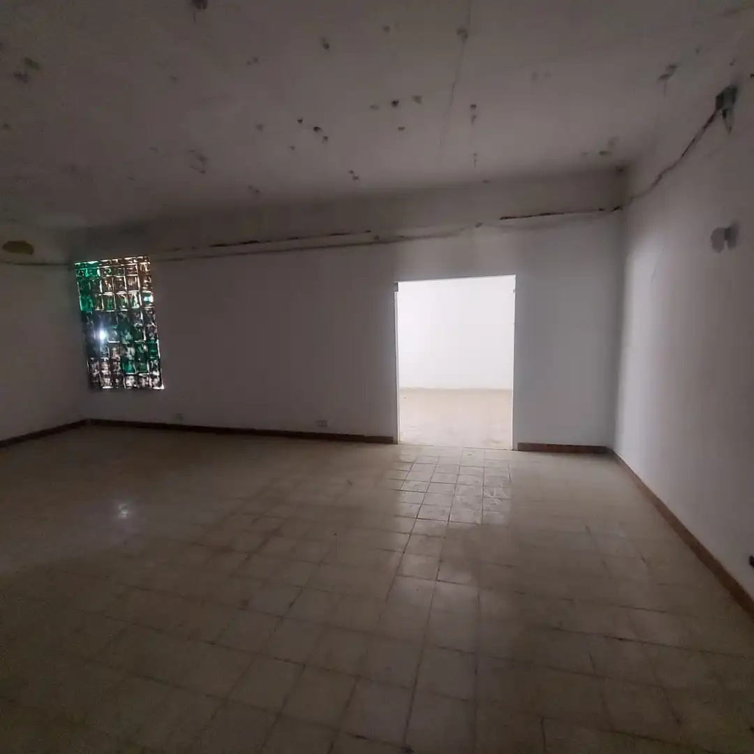 Local en venta en L'Hospitalet de Llobregat con Alarma