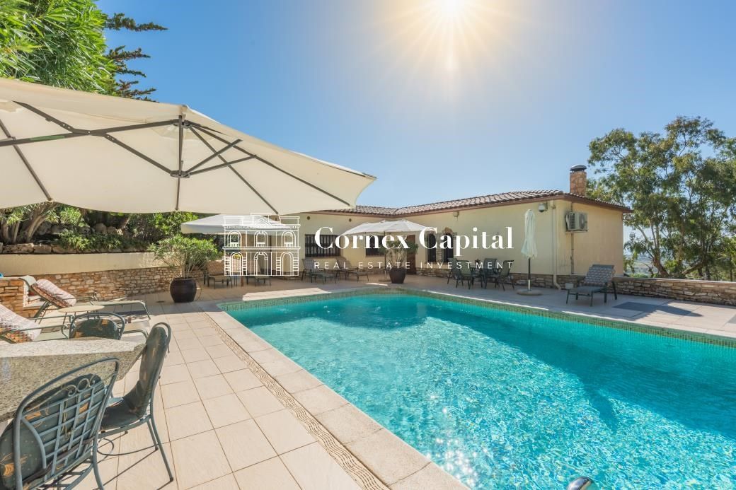 Swimming pool of House or chalet for sale in L'Estartit  with Air Conditioner, Heating and Private garden