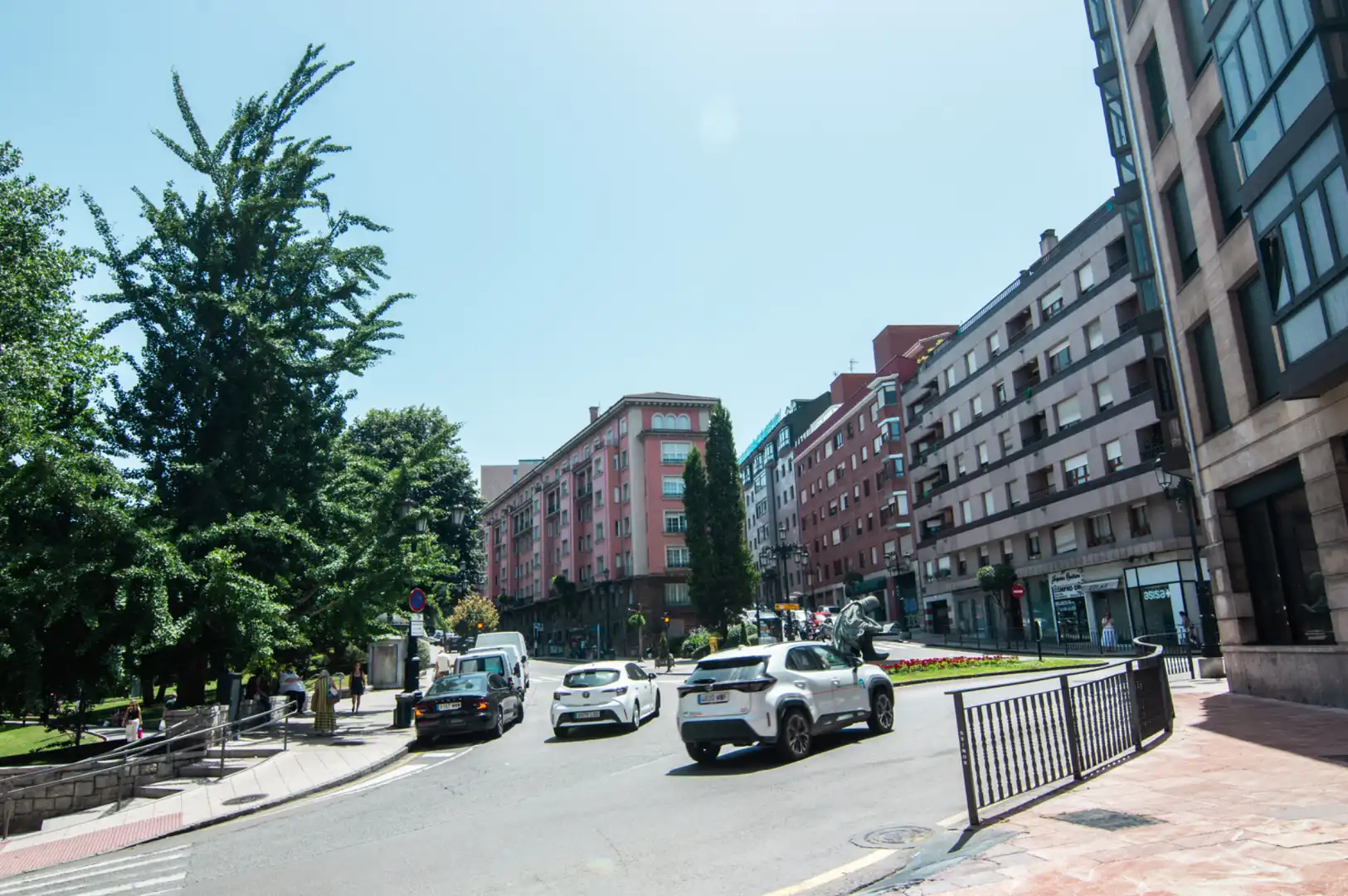 Vista exterior de Pis en venda en Oviedo  amb Calefacció, Parquet i Moblat