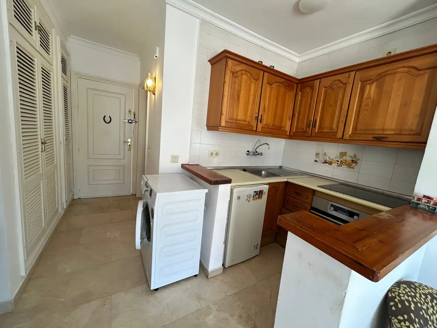 Cocina de Estudio de alquiler en Estepona con Aire acondicionado, Terraza y Amueblado