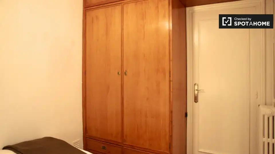 Zimmer in Sant Gervasi- Galvany