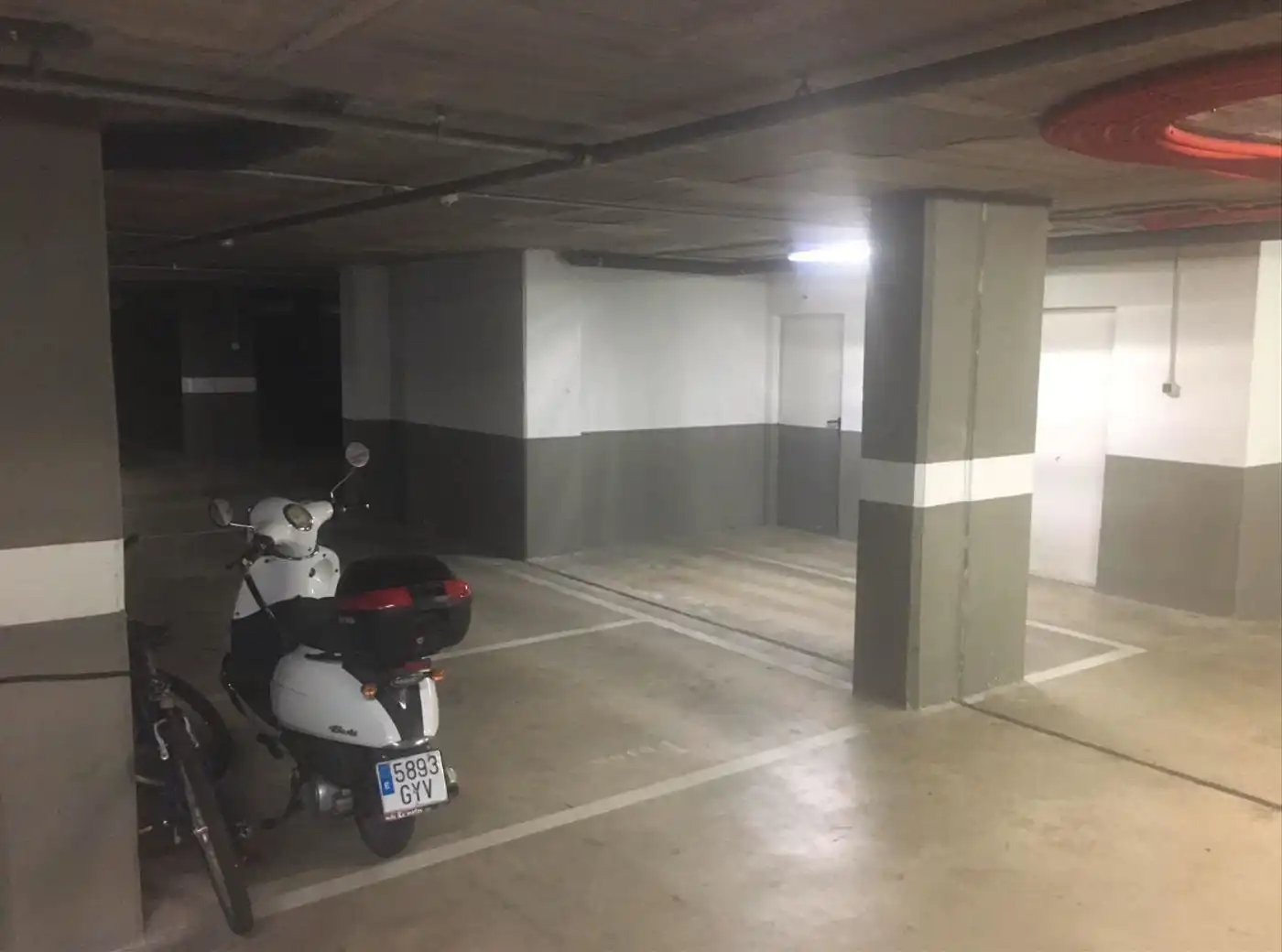 Parking with lift for sale in Carrer de Fra Luis de León 2, imagen 2